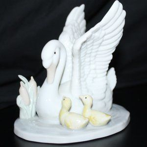 Vintage George Good Swan and babies figurine